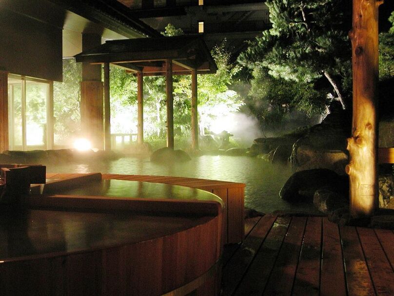 효능을 증가시키는 일본 목욕 및 물 절차